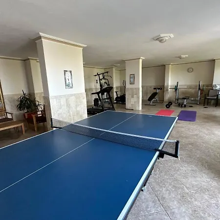 Elit 4 * אלאניה